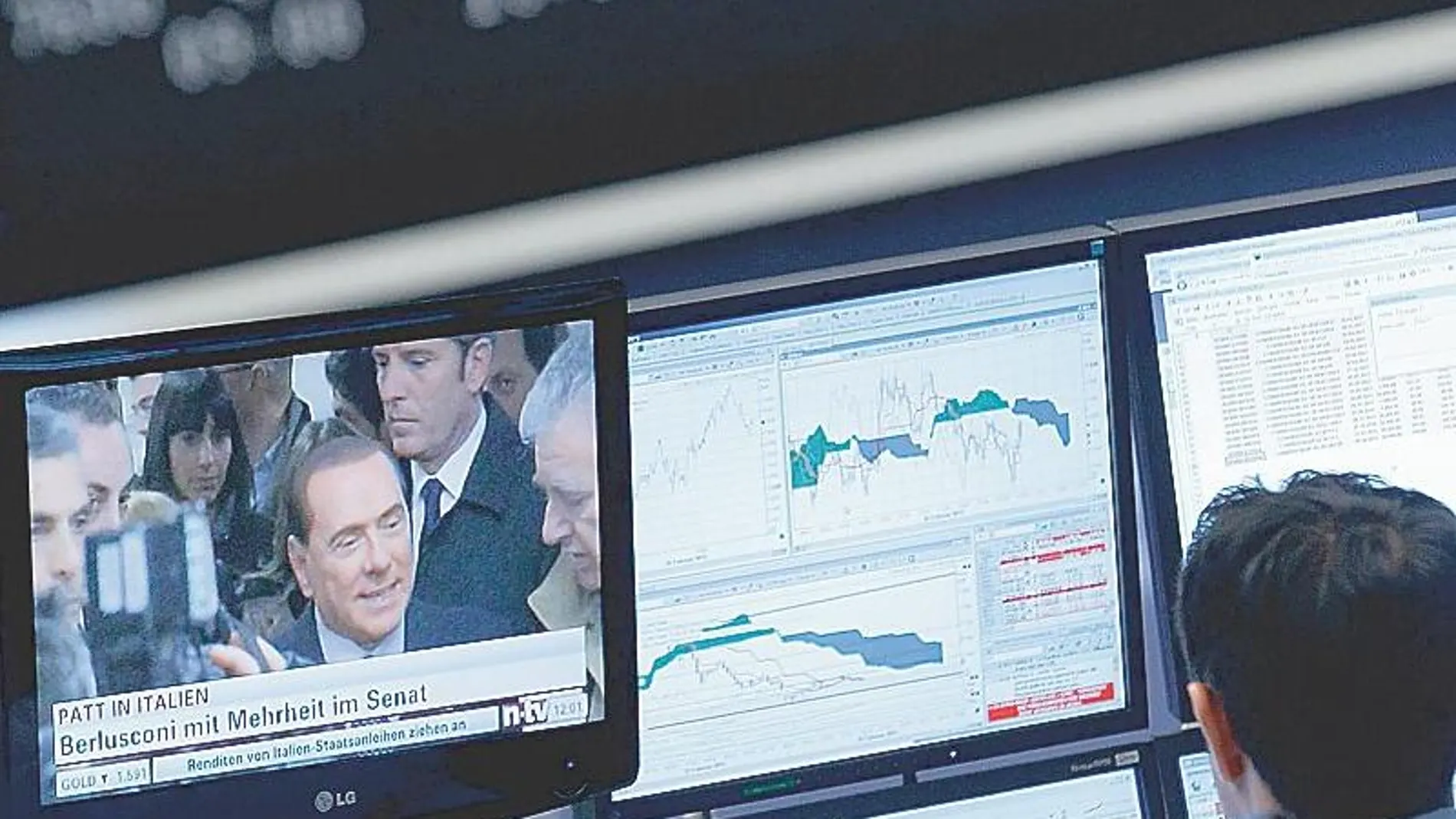 ¿Por qué le siguen votando? Berlusconi es incombustible a sus escándalos, encarnando la corrupción simpática y populista