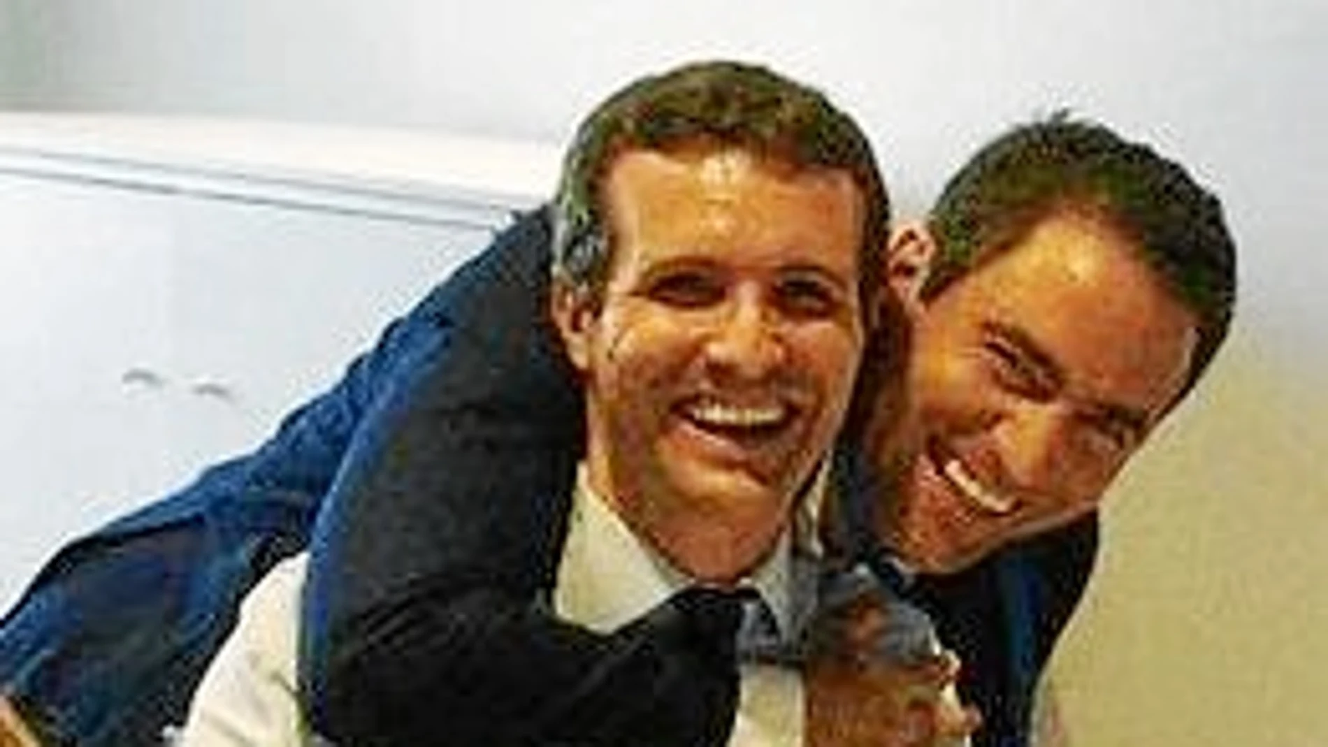 Pablo Casado junto a su jefe de campaña y amigo Teodoro García Egea