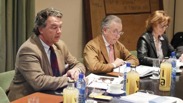 De izquierda a derecha, Carlos Núñez, presidente de la UCTL; Julio Pérez Tabernero, vicepresidente; e Isabel Carpio, secretaria general