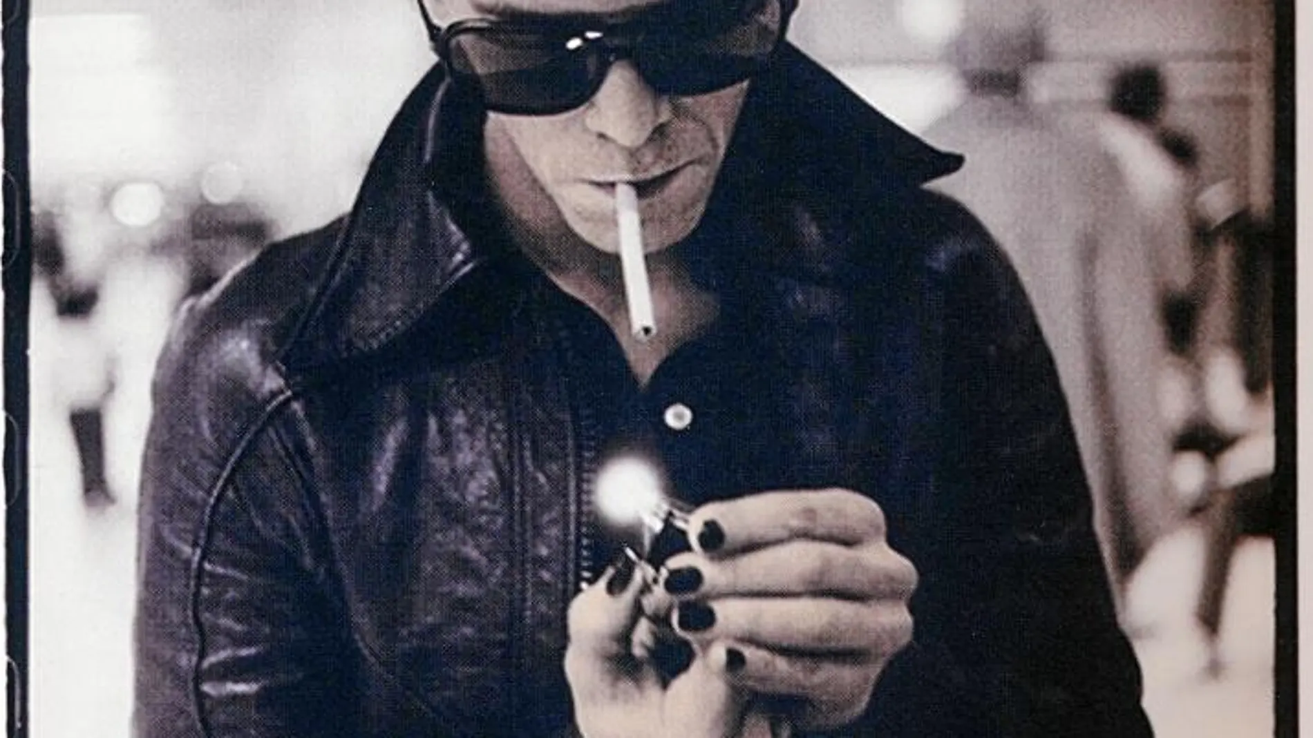 PADRINO. Lou Reed, fotografiado en su época más excesiva, la que alimentó todas sus leyendas, en una imagen reproducida en el libreto de la reedición