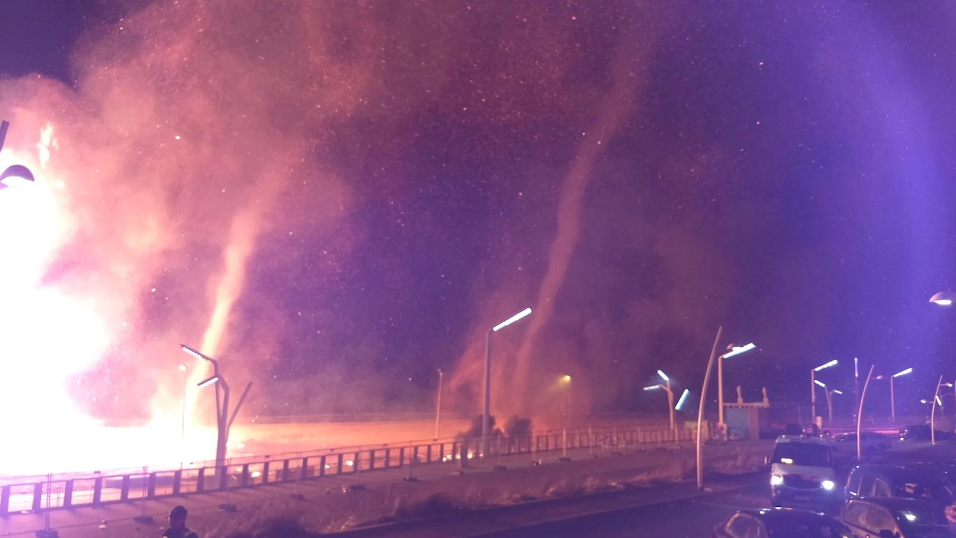 Imagen del tornado de fuego que tuvo lugar en Holanda