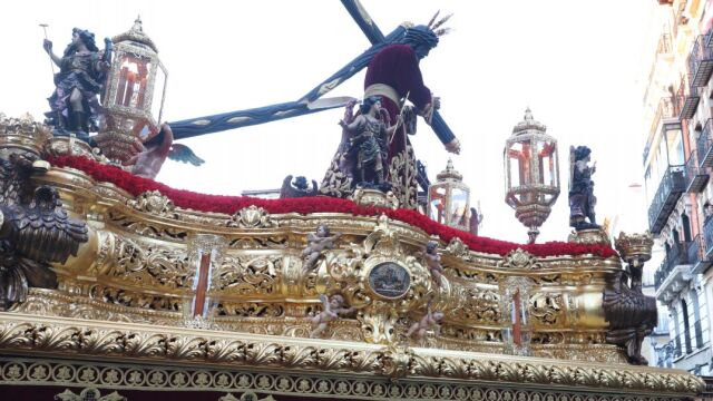 La cruz del paso del Jesús del Gran Poder rota en dos