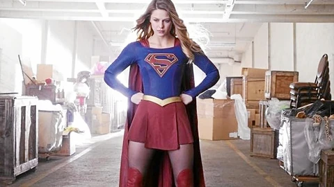 Melissa Benoist intepreta a Kara Zor-El, una superheroína