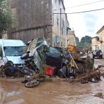 Aspecto que presentaba hoy una calle de la localidad de Sant Llorenç des Cardassar (Mallorca), tras las inundaciones y el desbordamiento de torrentes. Foto: Efe