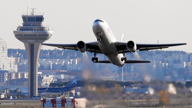 Despegue de un avión del aeropuerto madrileño de Barajas