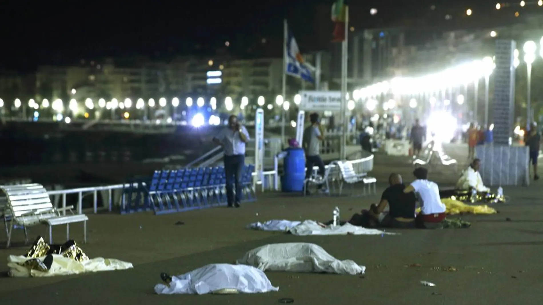Un atentado el día de la Fiesta Nacional francesa en Niza ha dejado al menos 84 muertos