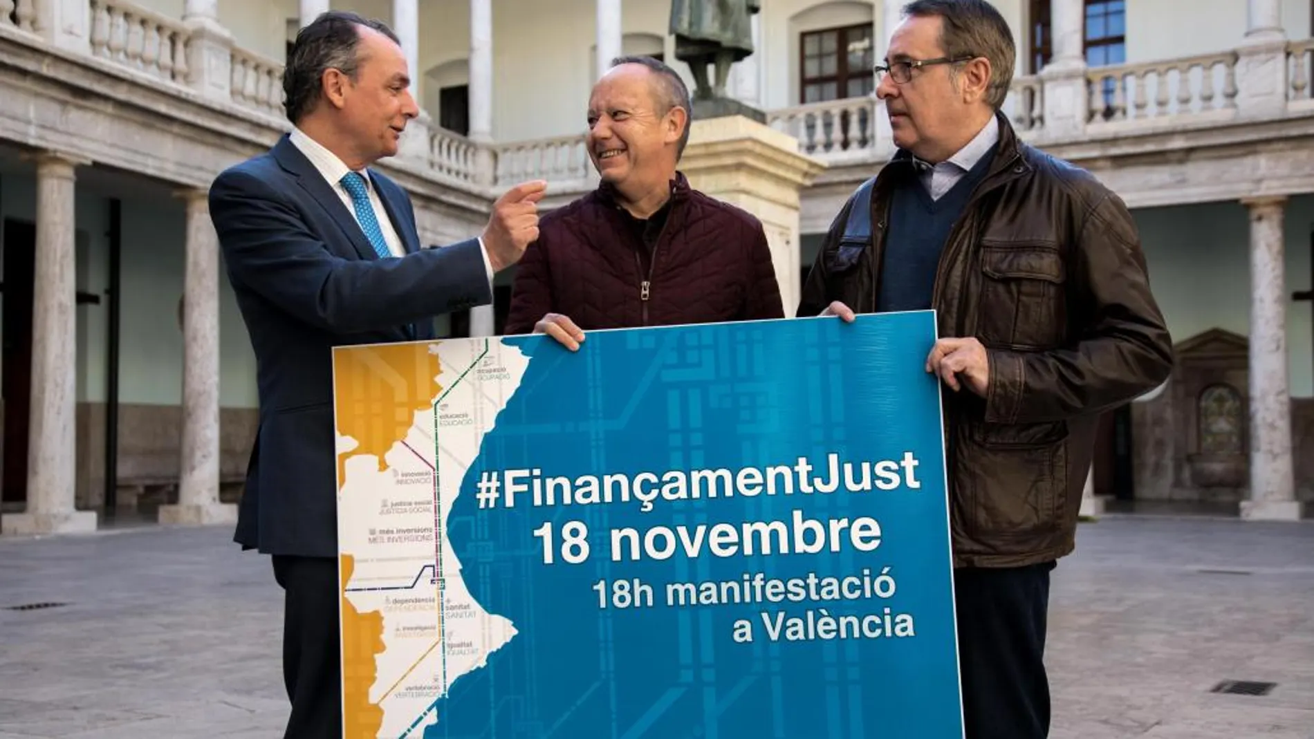 El presidente de la Confederación Empresarial Valenciana (CEV), Salvador Navarro, y los secretarios generales de CCOO-PV, Arturo León , y UGT-PV, Ismael Saez