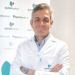 El doctor Carlos Moreno Sanz es cirujano general y responsable de la Unidad de Cirugía de la Obesidad de Hospital Quirónsalud Ciudad Real donde se realiza este tipo de intervención