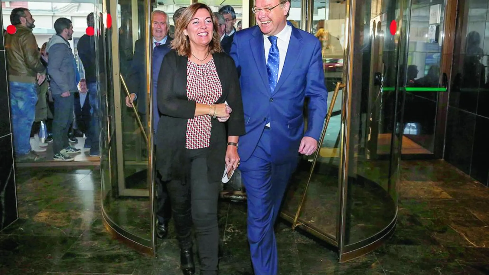 La consejera de Agricultura y Ganadería, Milagros Marcos, junto al alcalde de León, Antonio Silván.