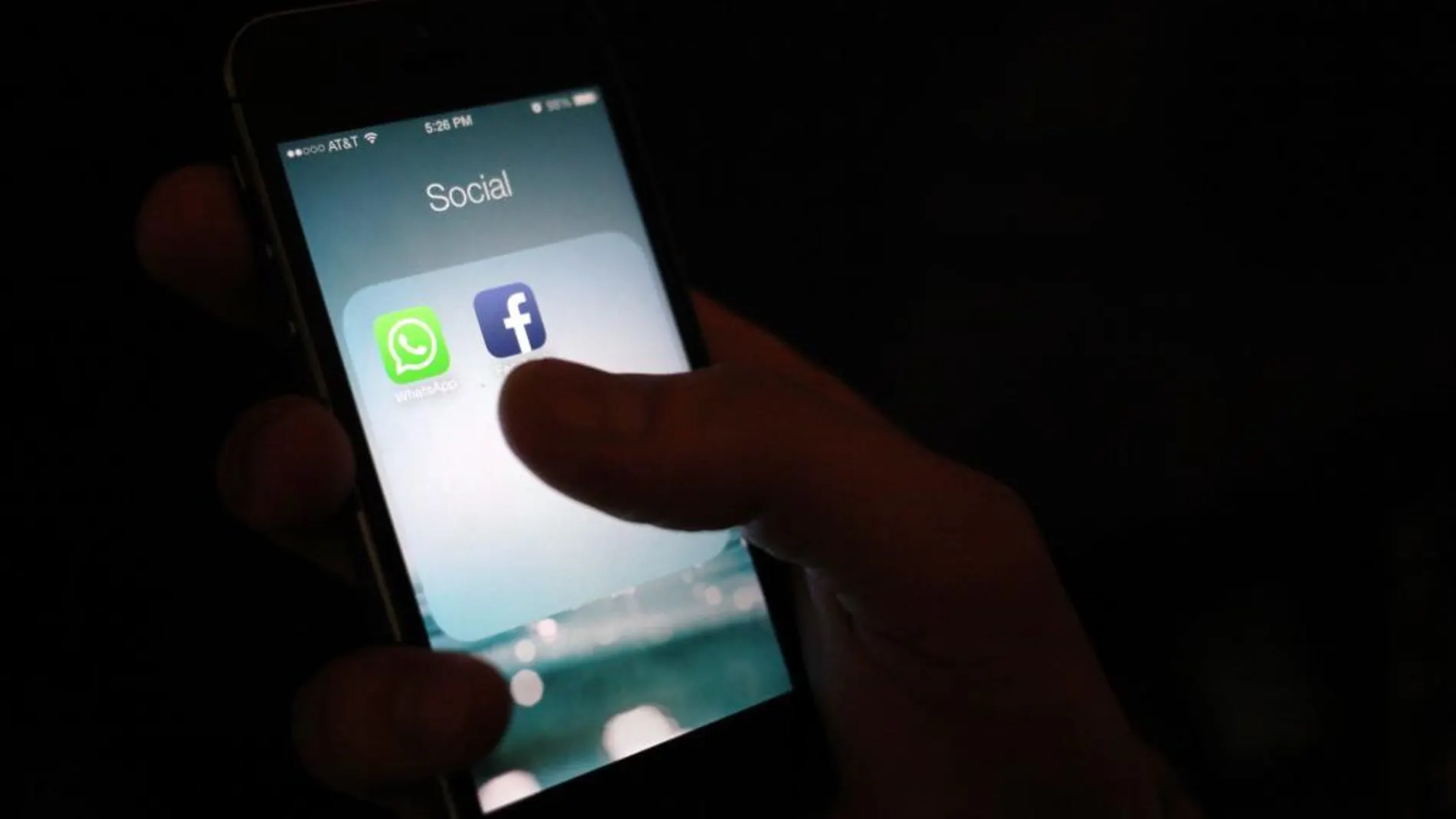 Alemania prohíbe a Facebook acceder a los datos de los usuarios WhatsApp