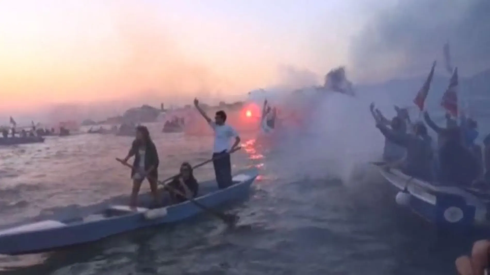 Habitantes de Venecia protestando contra la llegada de cruceros