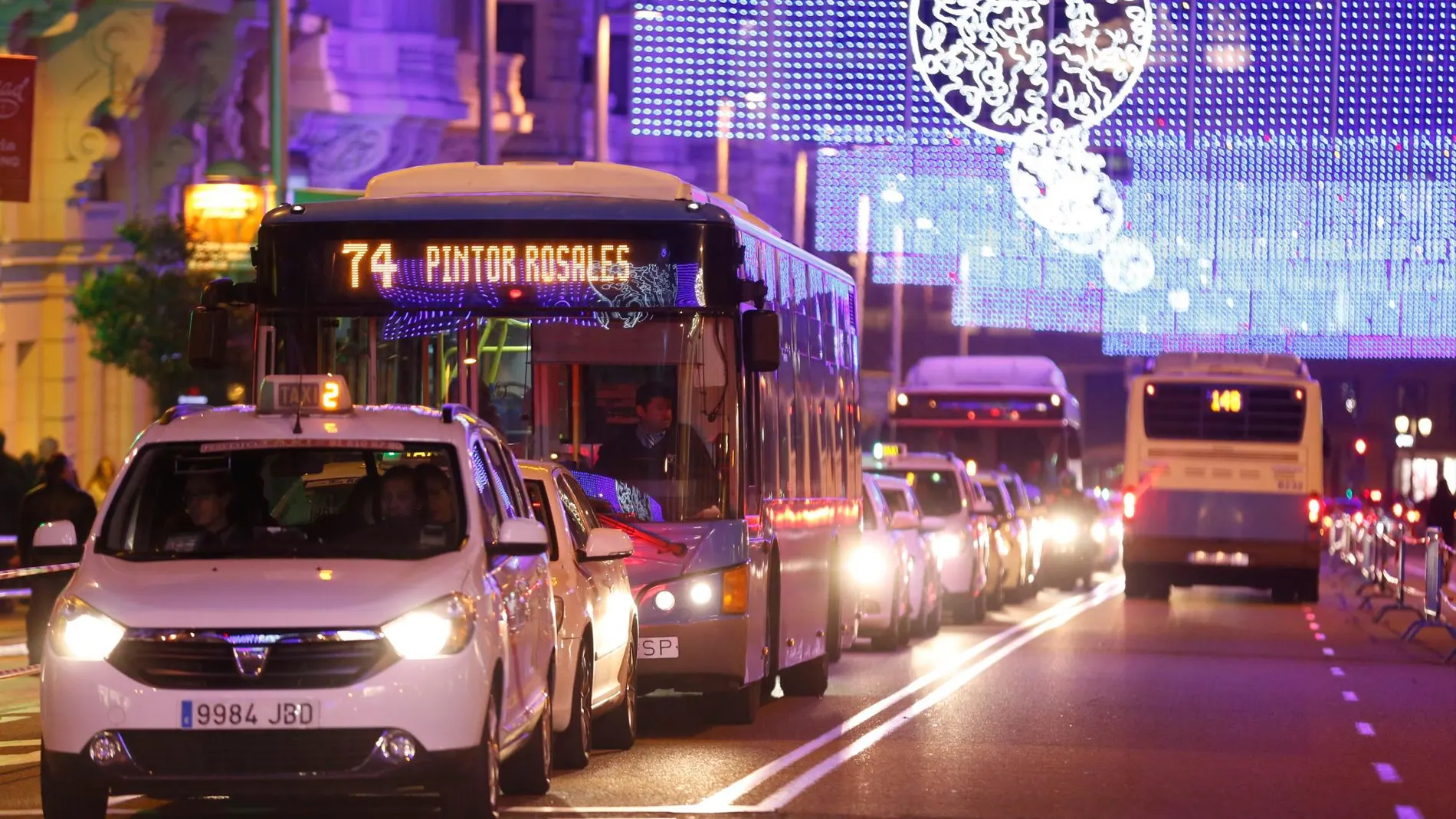 CORTÉS EN GRAN VÍA EN NAVIDADES. LUIS DÍAZ. 23/12/16