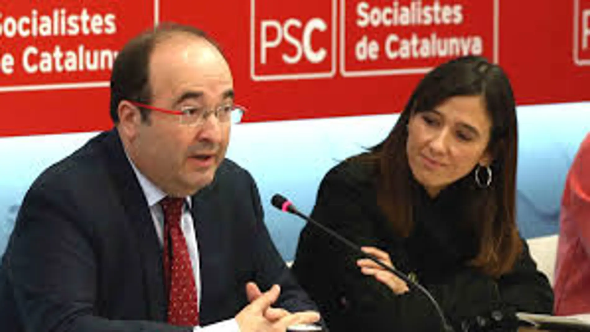 El PSC ha caído ocho puntos más que el PSOE