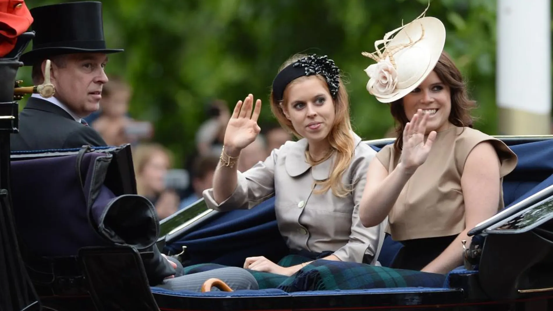 Príncipe Andrés. Esta semana emitió un comunicado en el que desmentía que existieran diferencias entre él y el príncipe Carlos a causa de sus hijas, Beatriz y Eugenia