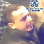 Imagen de un cámara de seguridad que grabó al autor del asesinato