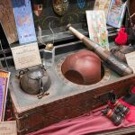 Pueden verse objetos tan emblemáticos como la pelota de Quidditchd