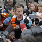 Diana López Pinel, madre de Diana Quer, la joven madrileña que desapareció en Galicia el pasado 22 de agosto, atiende a los medios.