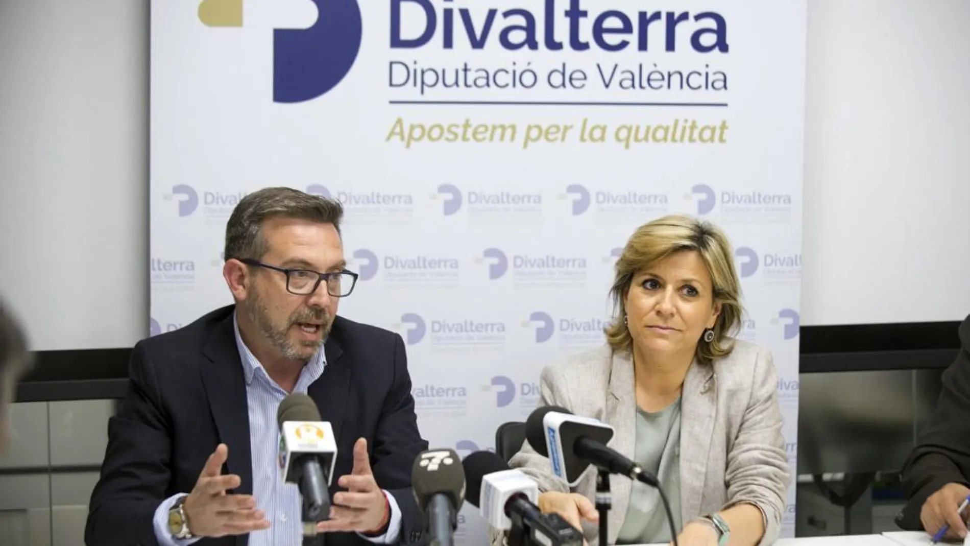 El ex gerente de Divalterra, Víctor Sahuquillo, junto a la cogerente, Agustina Brines