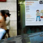 El Tribunal Supremo debe aclarar quién debe abonar los impuestos que soportan las hipotecas/Cipriano Pastrano