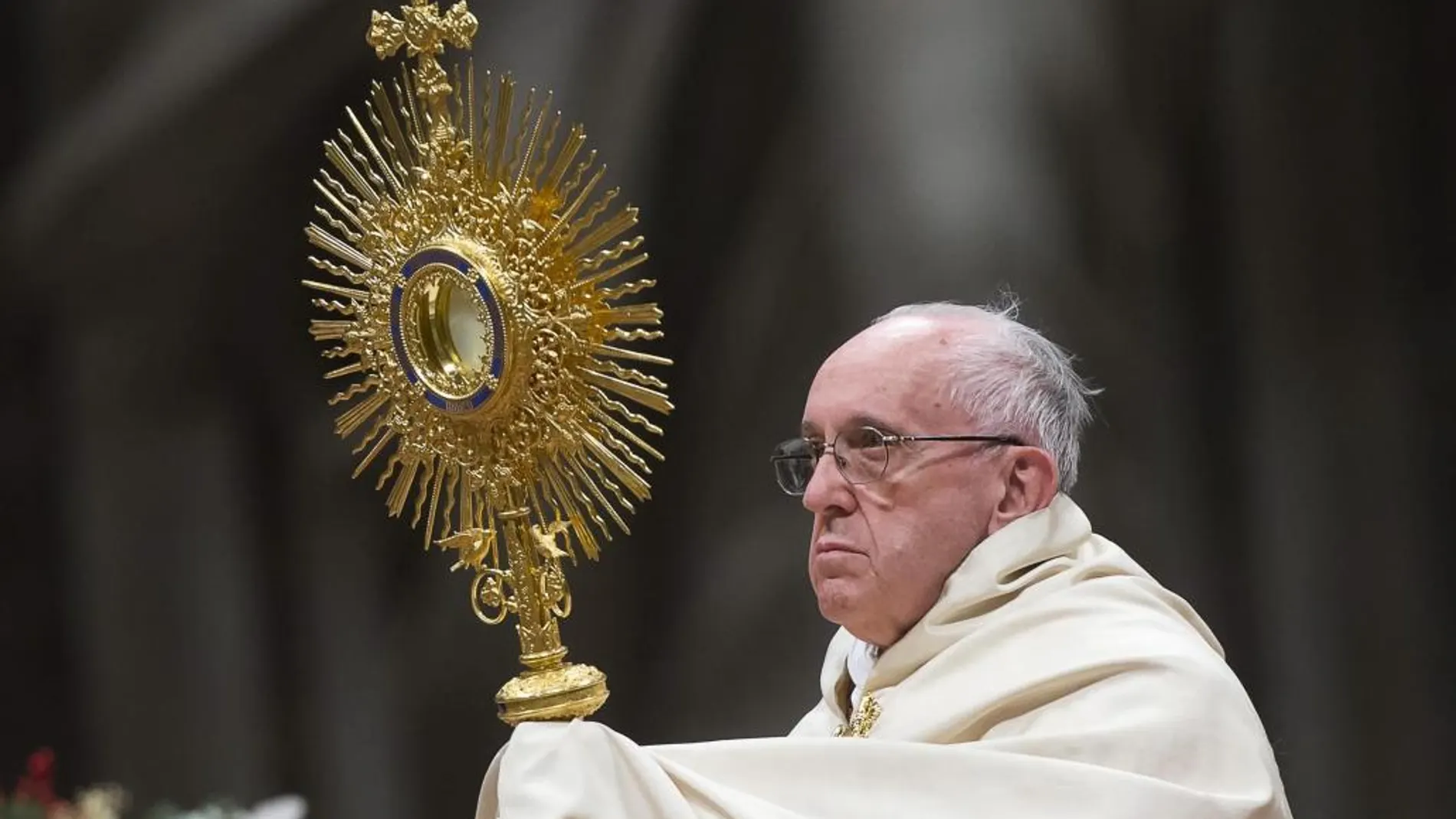 El Papa Francisco oficia la misa solemne de Vísperas
