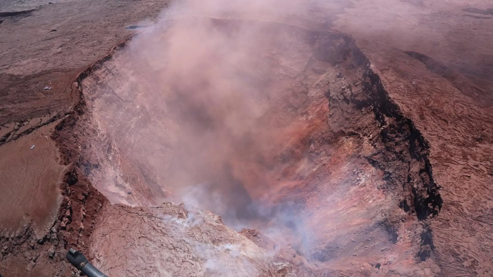 Vista del cráter derrumbado de Pu'u 'O'o del volcán Kilauea cerca de Pahoa, Hawai / Foto: Efe