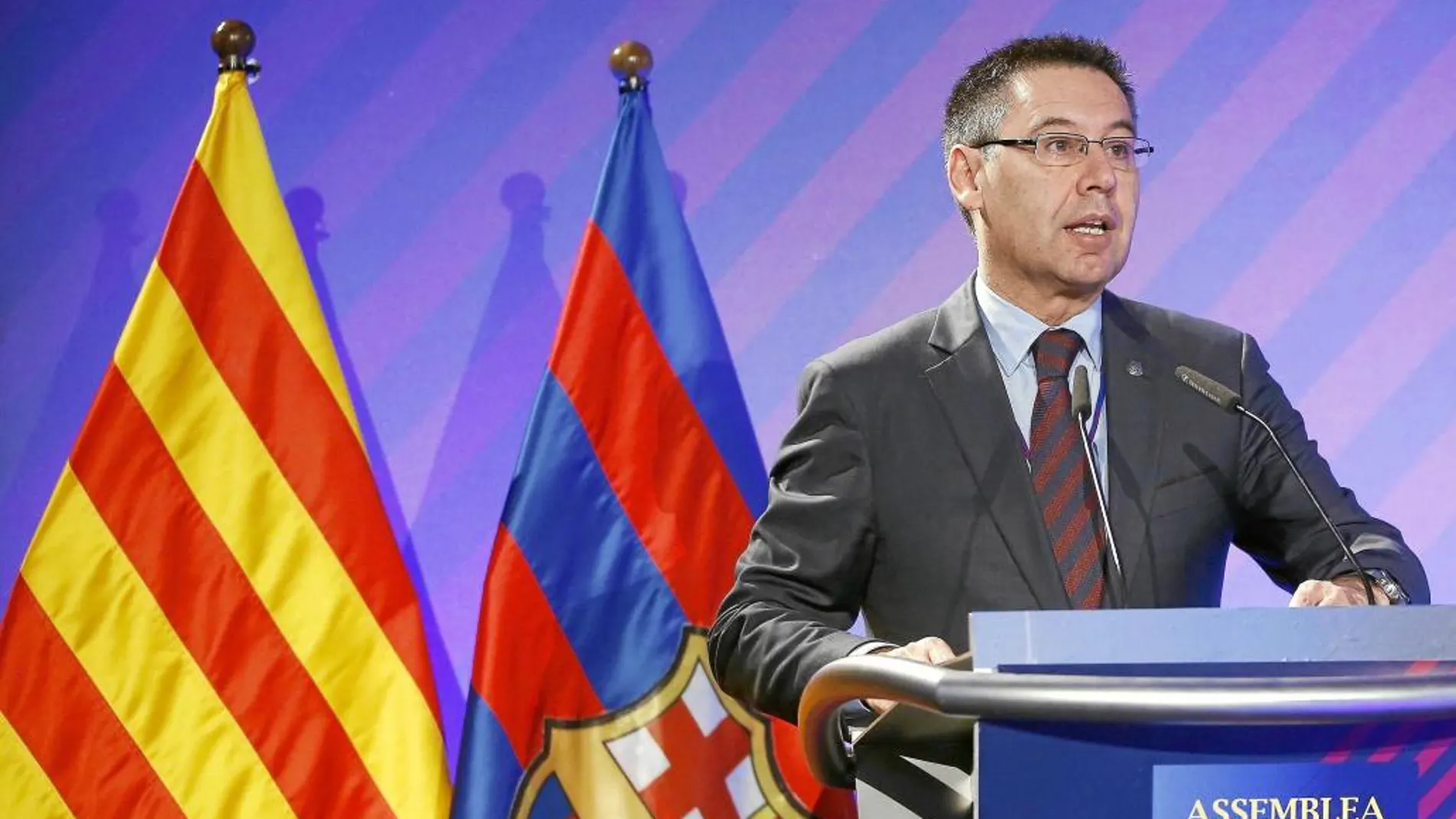 El presidente del Barcelona, Josep María Bartomeu, está siendo seriamente cuestionado por el barcelonismo