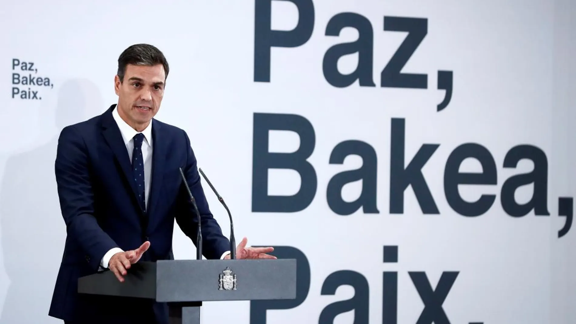 El presidente del Gobierno, Pedro Sánchez, interviene durante el acto sobre cooperación en la lucha antiterrorista entre España y Francia en el complejo de Moncloa de Madrid. EFE/ Mariscal