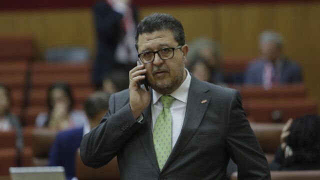 El portavoz de Vox en el Parlamento, Francisco Serrano, ayer durante el Pleno de la Cámara andaluza / Foto: EP