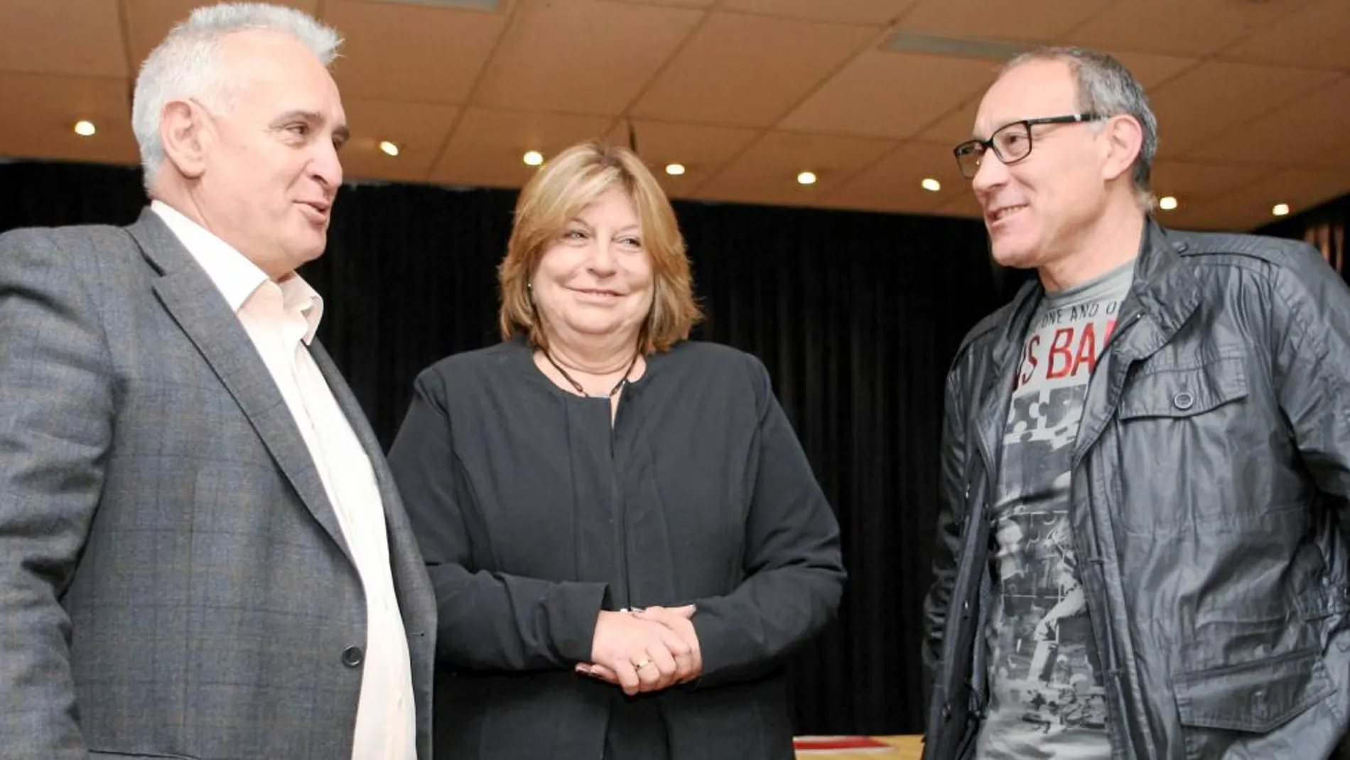 La secretaria regional de FSP-UGT, Carmen Amez; el secretario de la FSC-CCOO Castilla y León, Carlos Julio López, y el presidente autonómico del sector local de CSI-F, Amadeo Álvarez, anunciaron ayer el acuerdo
