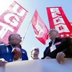 Los secretarios generales de UGT, Pepe Álvarez, y de CC OO, Ignacio Fernández Toxo, el pasado 1 de mayo en Madrid