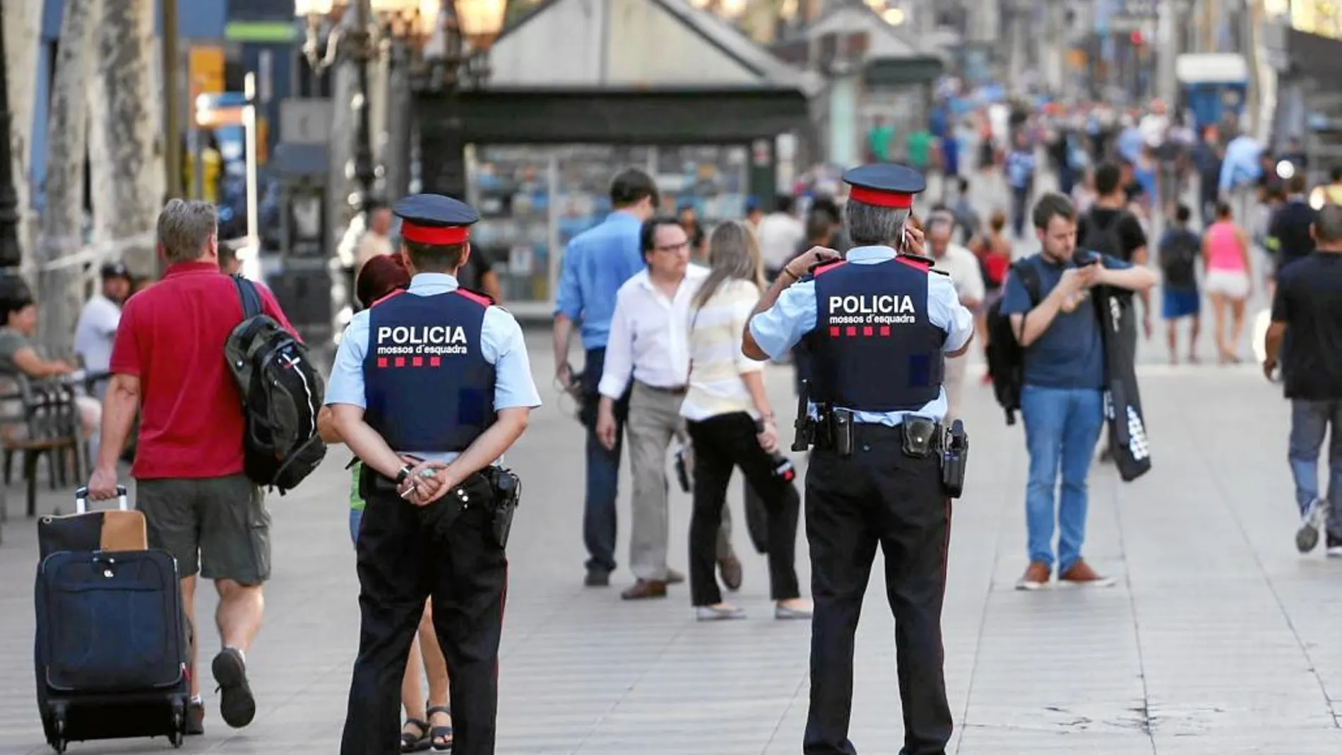 Mossos y la Guardia Urbana intensificarán esta Navidad su vigilancia en los ejes con más comercios de Cataluña
