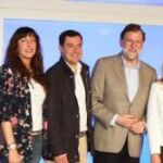 Rajoy y Moreno posaron junto a los candidatos a las alcaldías de capitales andaluzas y de municipios mayores de 100.000 habitantes presentados ayer en un acto celebrado en Marbella (Málaga)