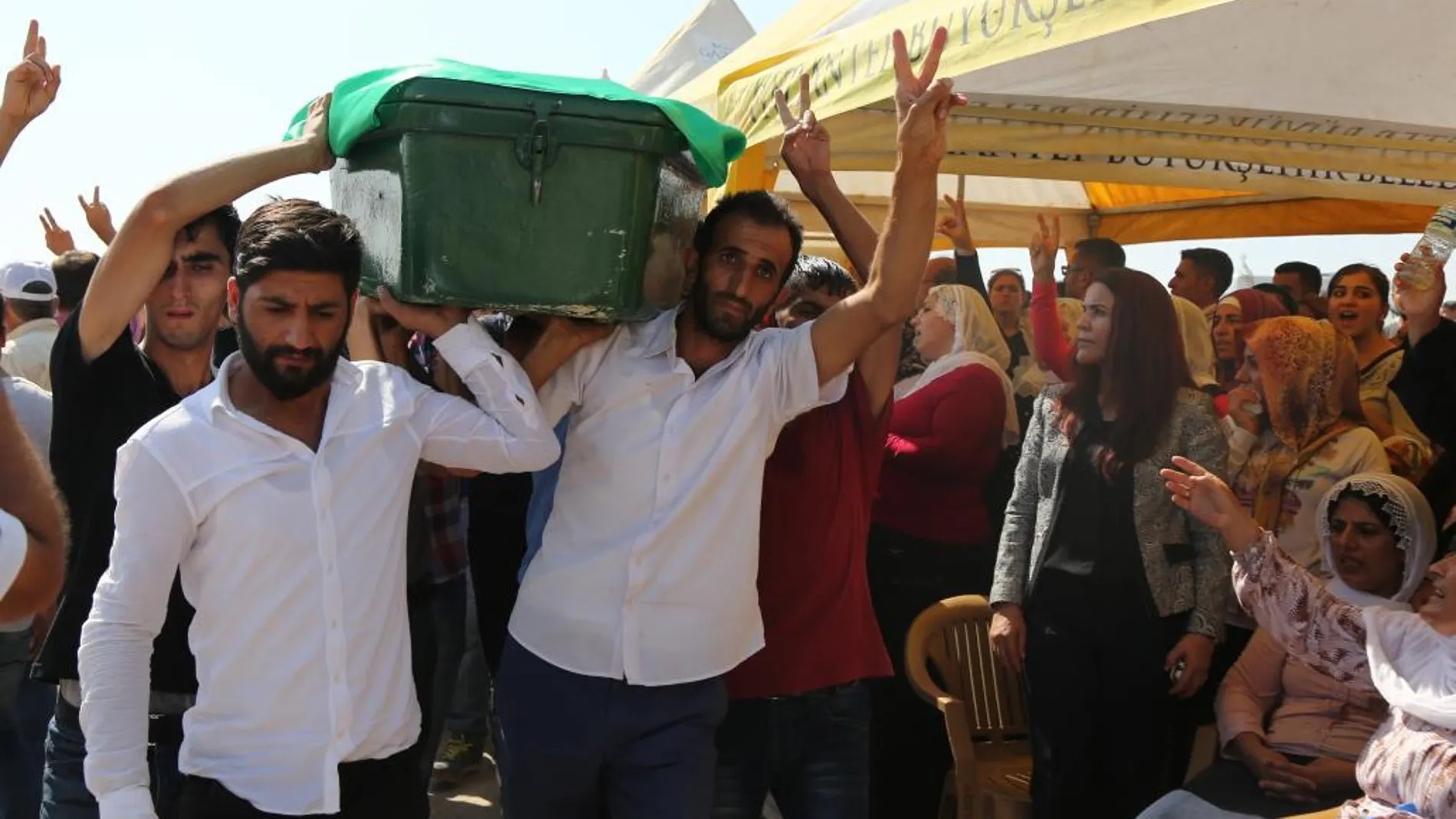 Funeral de una de las víctimas del atentado en Gaziantep.