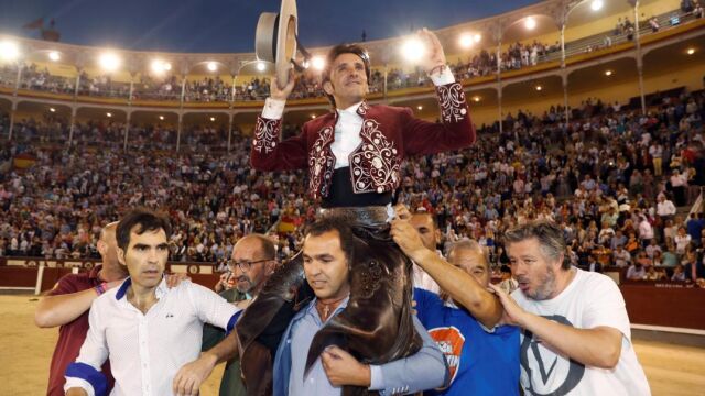 El rejoneador Diego Ventura sale a hombros en la Monumental de Las Ventas, en Madrid / Foto: Efe