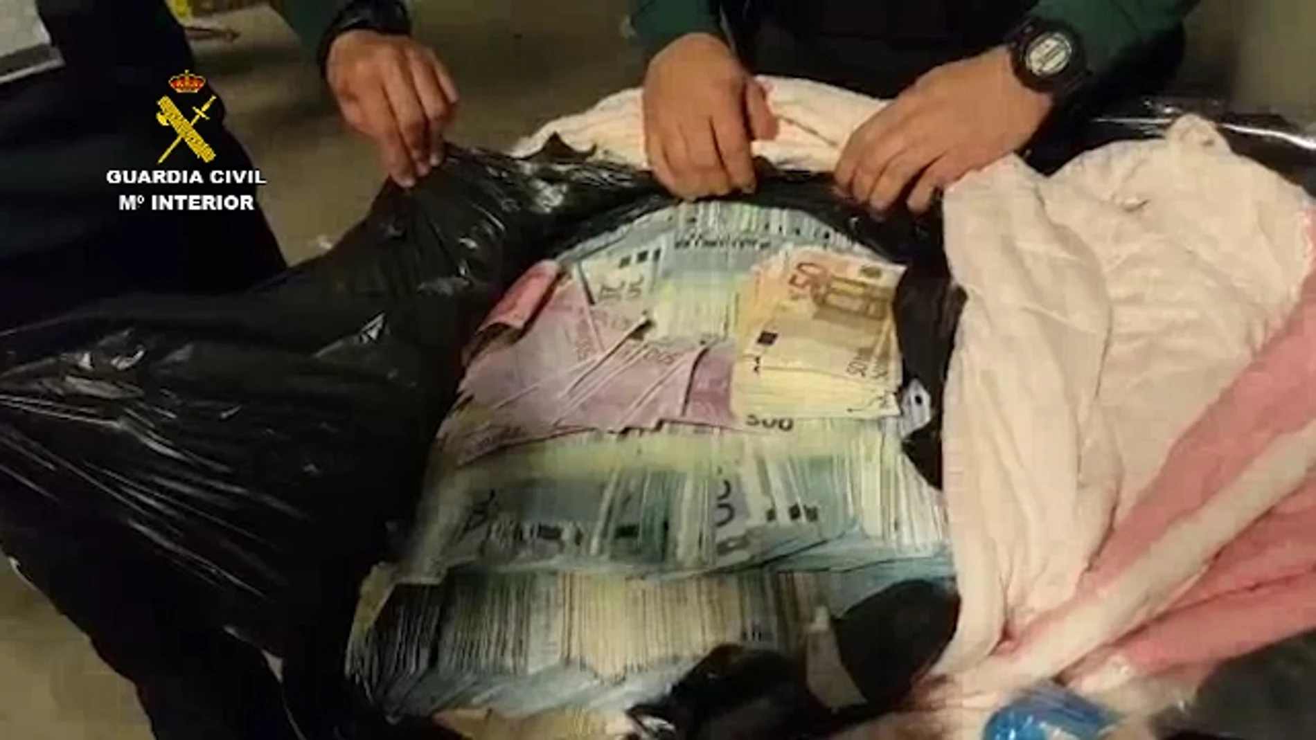 Un millón de euros en bolsas de basura en el aeropuerto de El Prat