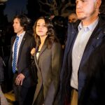 Inés Arrimadasy otros diputados de su grupo salen escoltados del Parlament/EFe