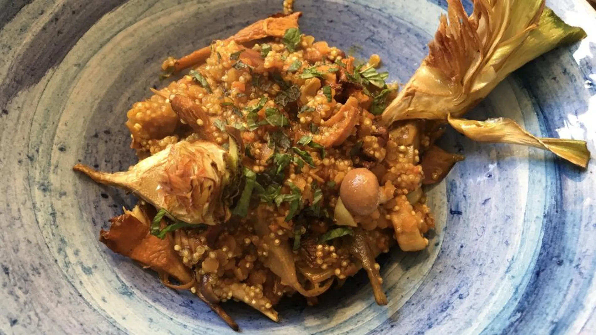 Quinoa de otoño, alcachofas y setas