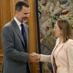 El rey Felipe VI se ha reunido esta mañana con la presidenta del Congreso, Ana Pastor, en el Palacio de la Zarzuela