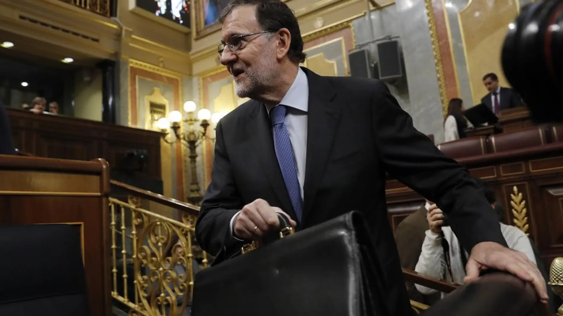 El presidente del Gobierno, Mariano Rajoy, a su llegada ayer al Congreso de los Diputados