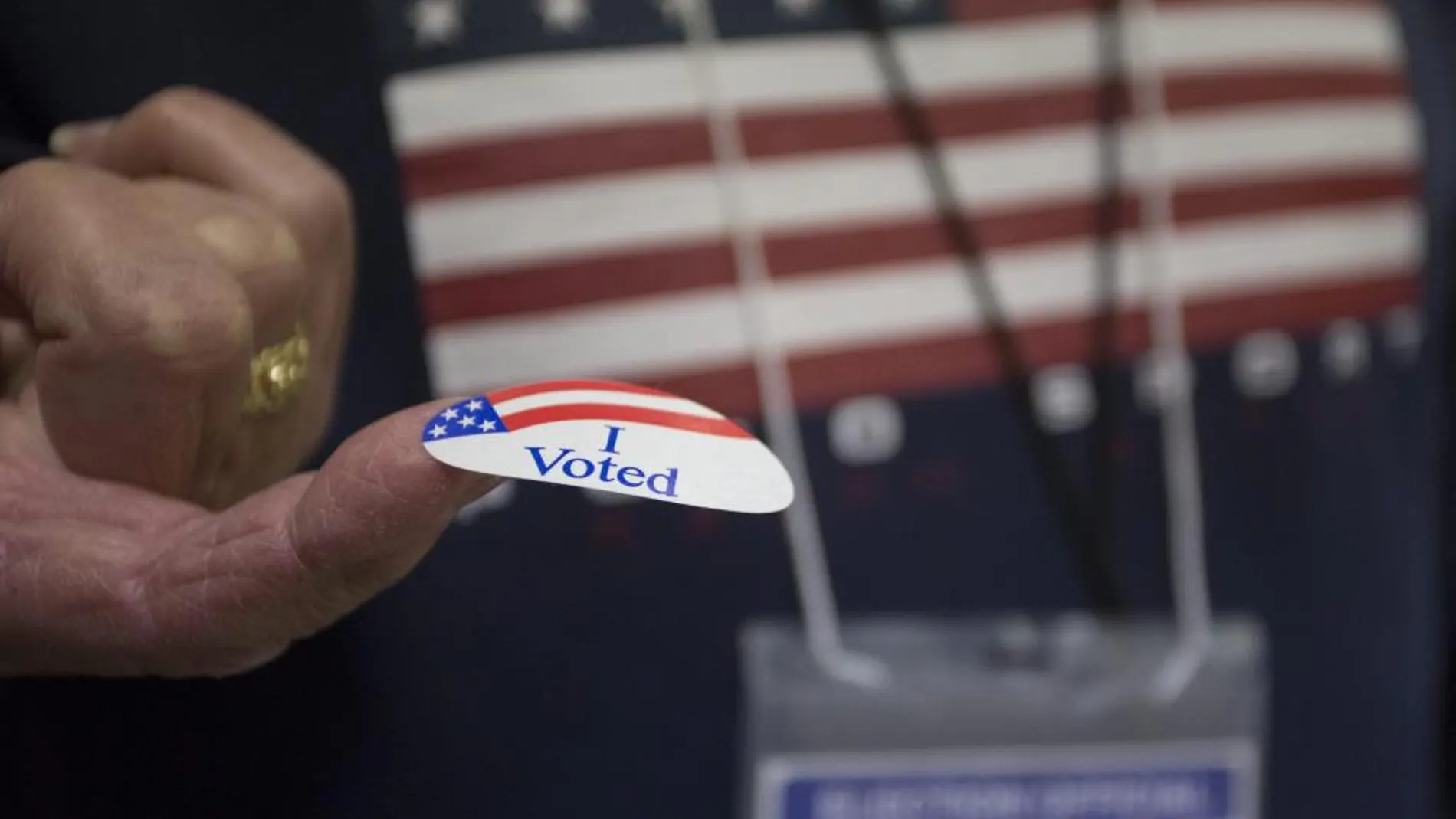 El voto anticipado en EE UU supera ya al de 2012 con 34 millones de papeletas depositadas