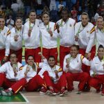 Las jugadoras españolas posan con la medalla de plata