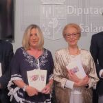 Alfredo Pérez Alencart, Inmaculada Guadalupe Salas, Pilar Fernández Labrador y Julián Barrera, con el libro ganador de la última edición