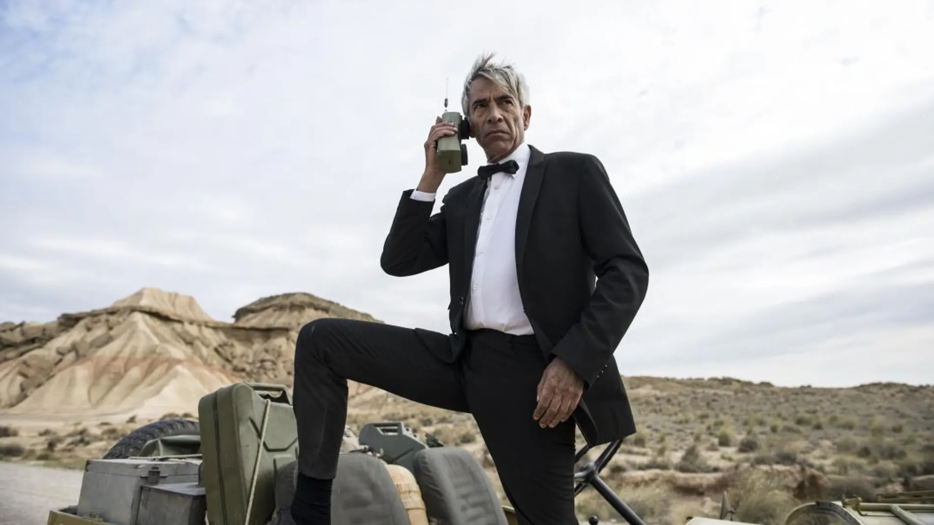 Imanol Arias en la película Anacleto, agente secreto, rodada en le Parque Natural de las Bardenas Reales