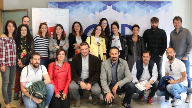 Foto de familia de jóvenes empresarios leoneses integrantes de la recién creada asociación / La Razón