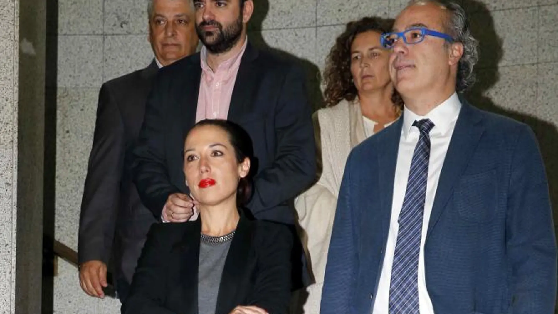 La vicepresidenta del Gobierno de Canarias, Patricia Hernández, y los consejeros del PSOE tras abandonar la reunión del Consejo de Gobierno