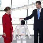 Los Reyes, con el robot Asimo el pasado año en Tokio/ Efe
