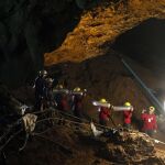Labores de rescate de los 13 desaparecidos en la cueva / Foto: Efe