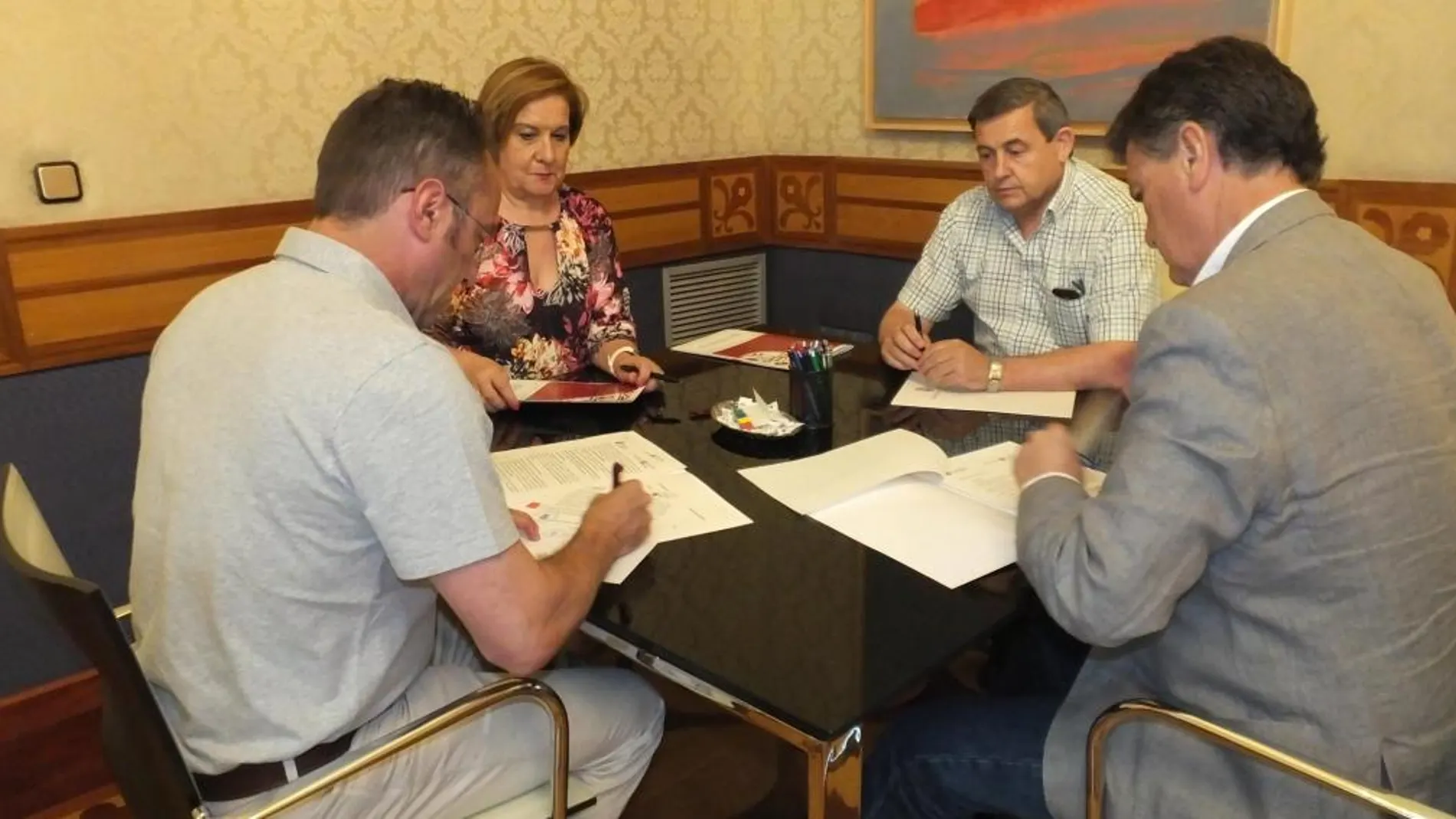 Francisco Vázquez y Jesús Nieto firman el acuerdo