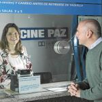 Mariano Góngora y su hermana Carolina, dueños del cine Paz, que cuentan con casi mil butacas y un público fiel