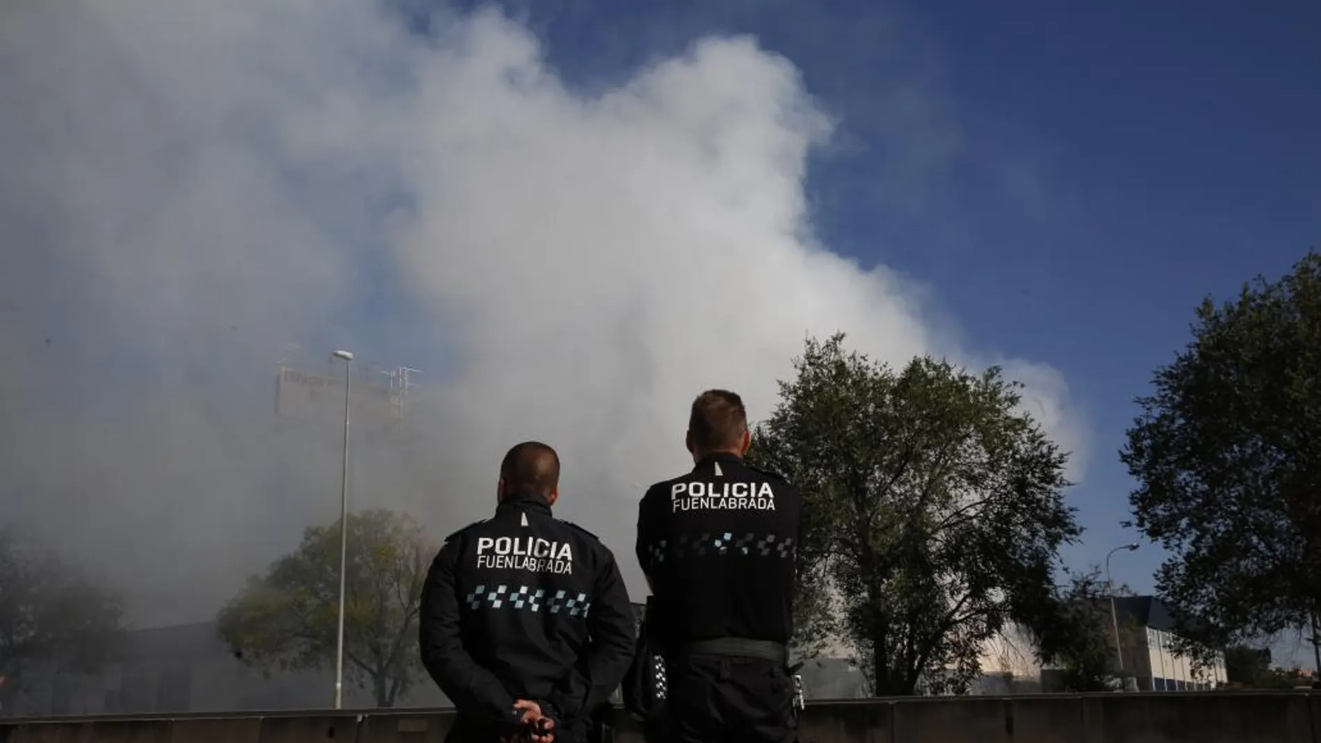 Desaparece la nube tóxica y los vecinos de los tres municipios afectados ya pueden salir de sus casas